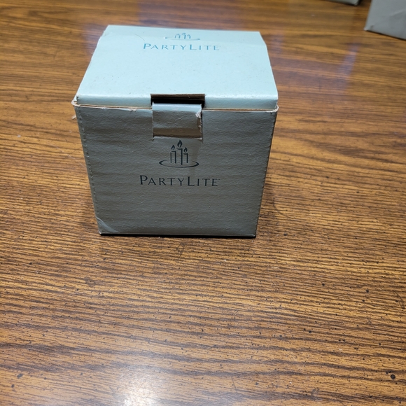 PartyLite Frosted Glass Candle Holders with Tray - Picture 5 of 5